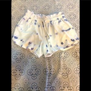 One pair of universal thread lady shorts.